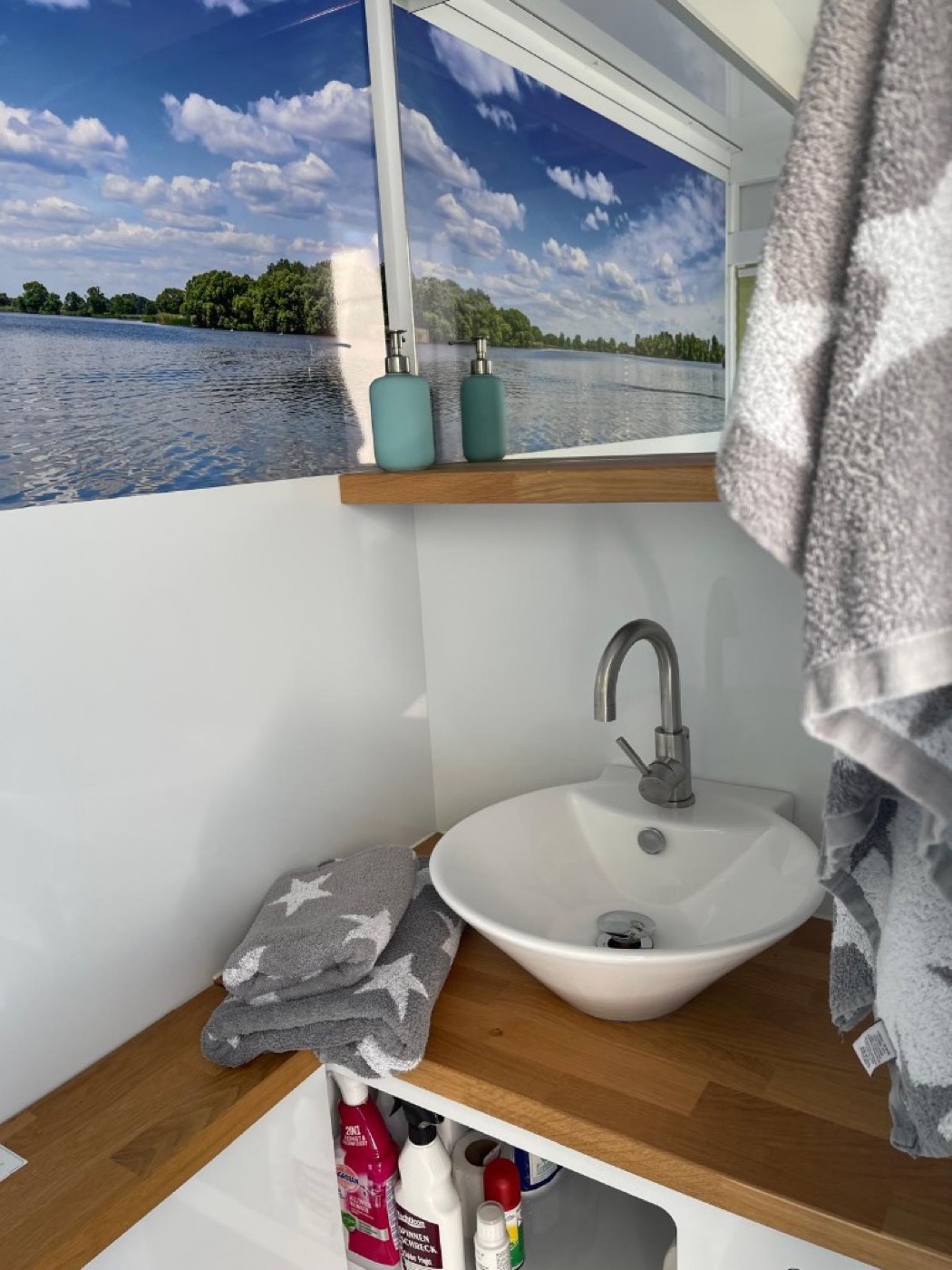 Badezimmer mit Waschbecken